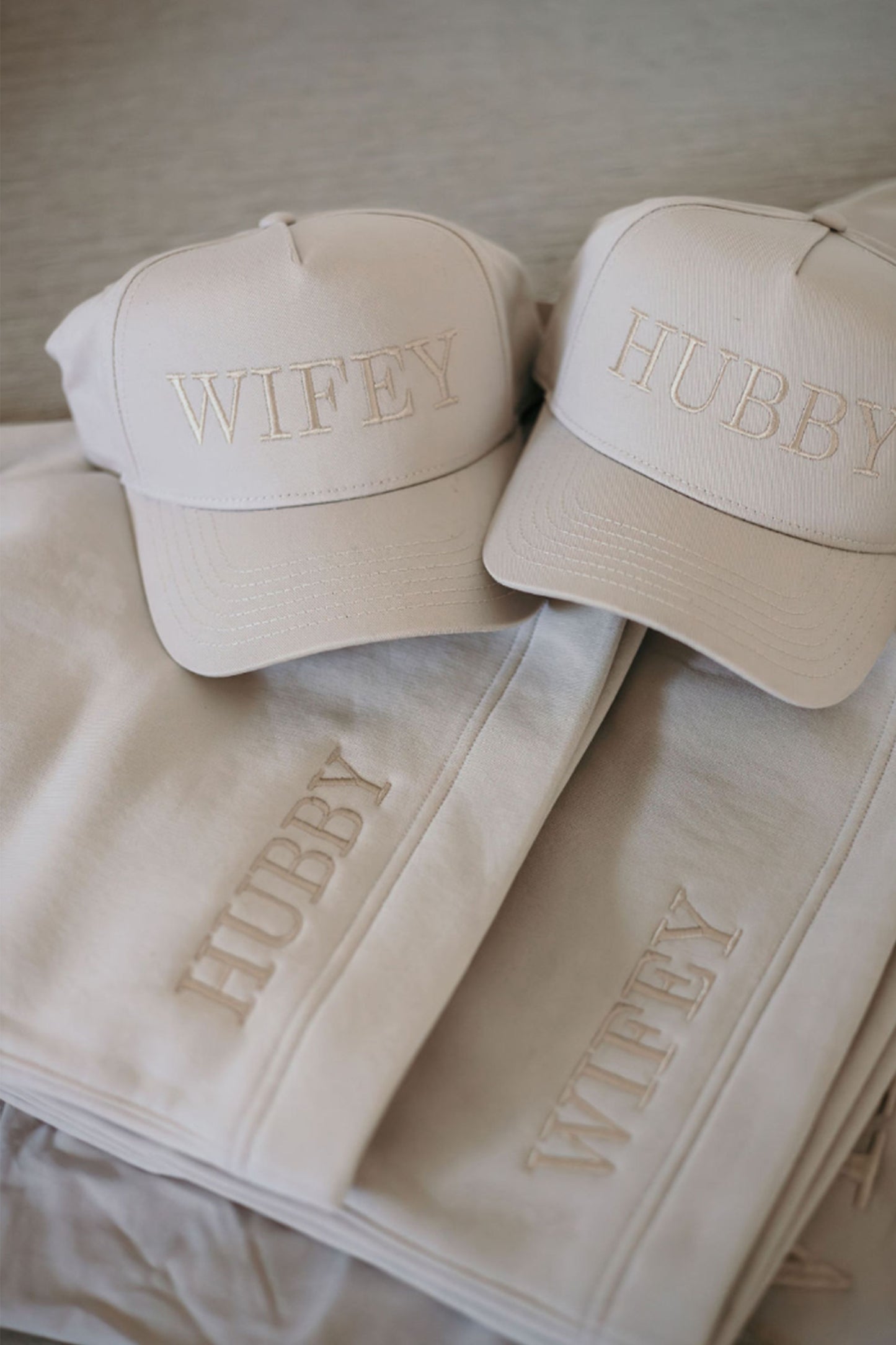 Wifey and hubby hats stone colour champagne embroidery Missosca